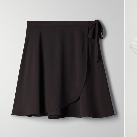 Flouncy black mini skirt - Picture 7 of 8